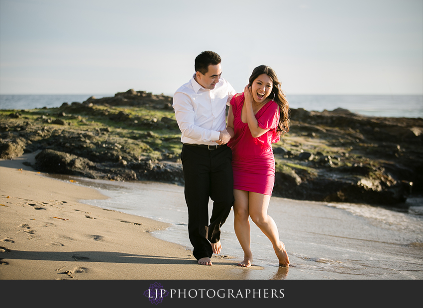 07-fun-laguna-beach-engagement-photos