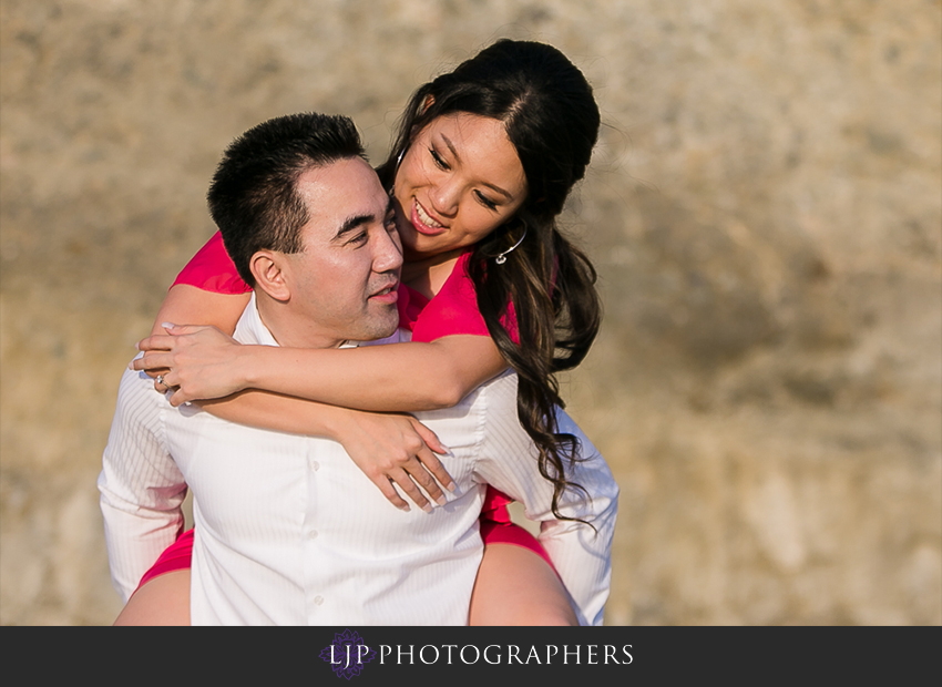 09-fun-laguna-beach-engagement-photos
