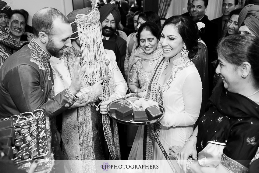 15-four-seasons-westlake-village-indian-wedding-photographer