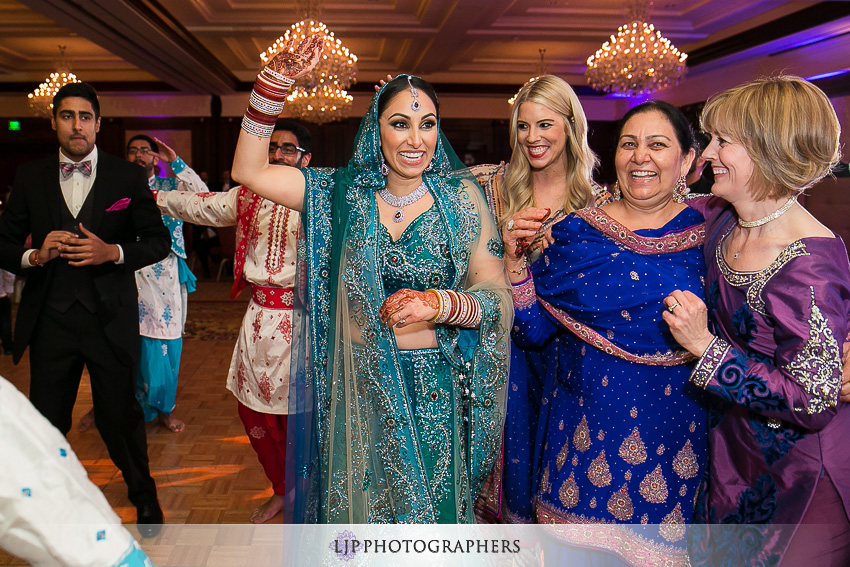 27-four-seasons-westlake-village-indian-wedding-photographer