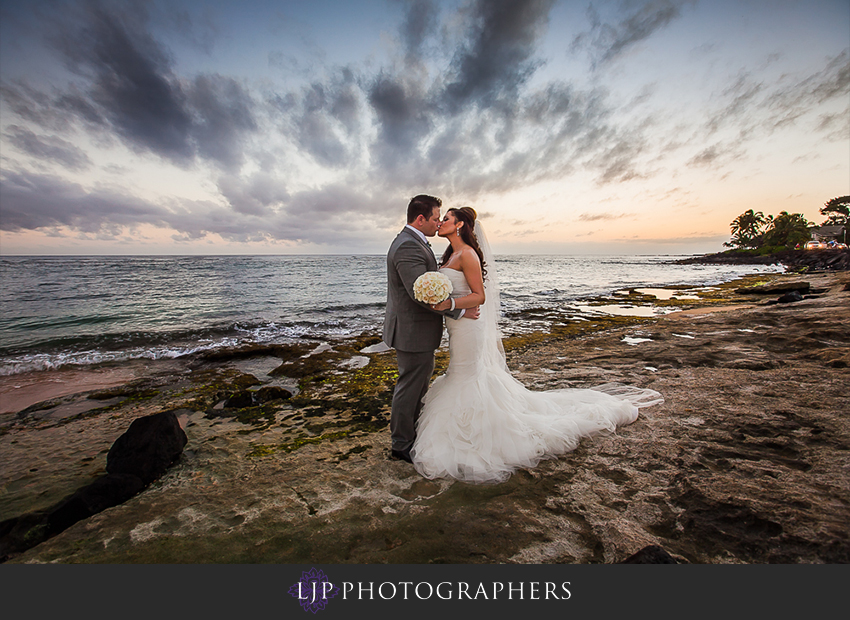 22-kauai-hawaii-destination-wedding-photographer