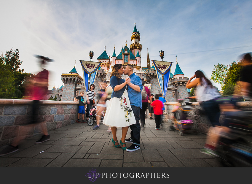 04-disneyland-resort-engagement-photos