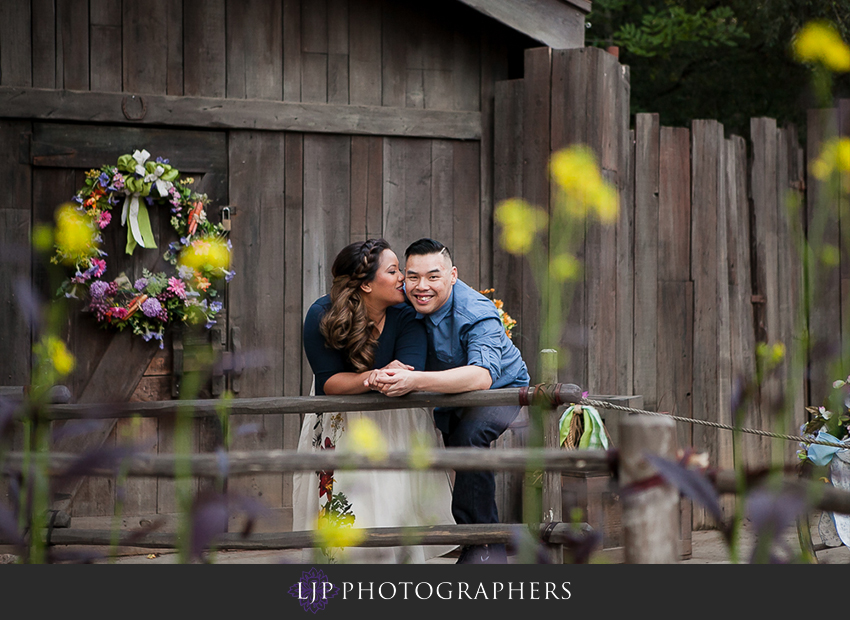 09-disneyland-resort-engagement-photos