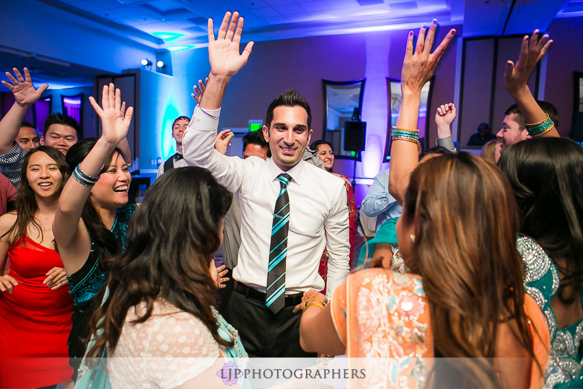 27-newport-beach-marriott-wedding-photographer