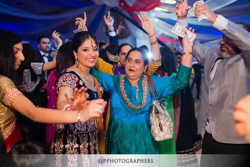21-paradise-palace-bakersfield-indian-wedding-reception-photos
