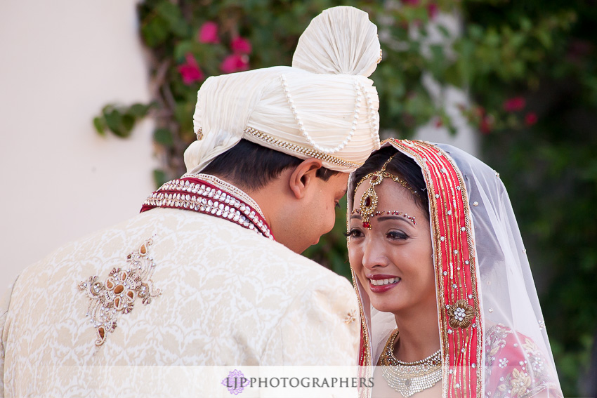 06-hummingbird-nest-ranch-indian-wedding-photographer