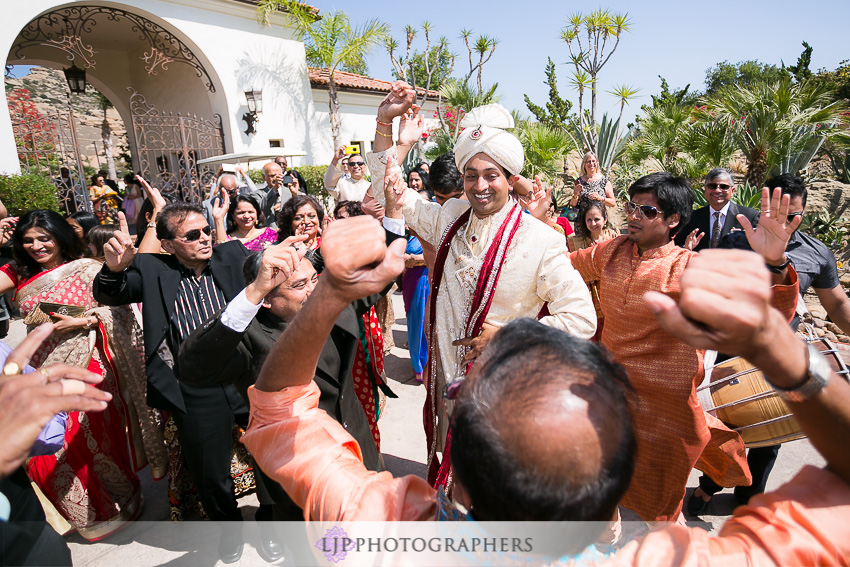 11-hummingbird-nest-ranch-indian-wedding-photographer