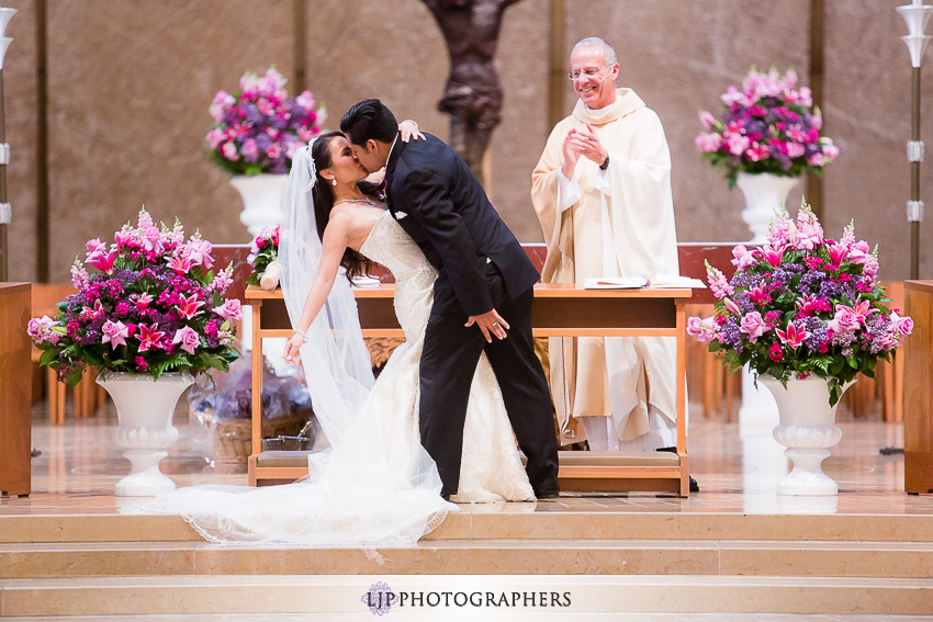 24-cathedral-of-our-lady-of-the-angels-los-angeles-wedding-photographer