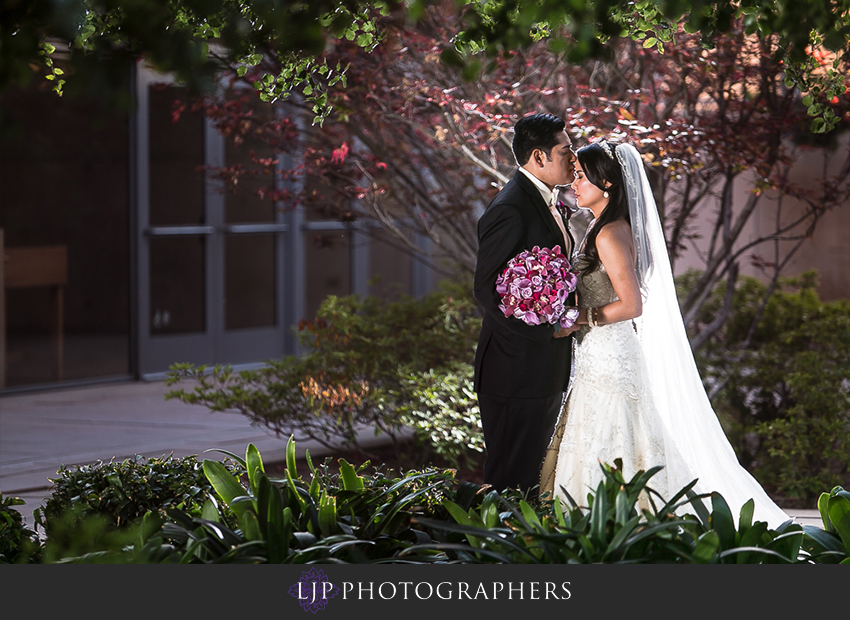 26-cathedral-of-our-lady-of-the-angels-los-angeles-wedding-photographer