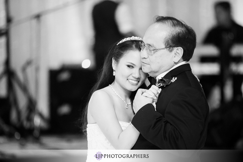 36-cathedral-of-our-lady-of-the-angels-los-angeles-wedding-photographer