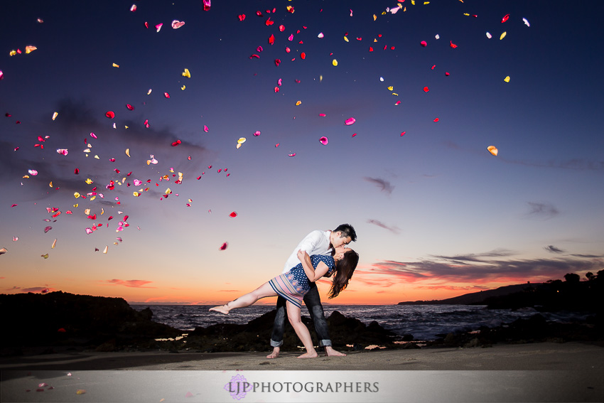 11-fun-romantic-beautiful-engagement-photos