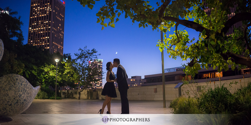 08-beautiful-downtown-los-angeles-engagement-photos_