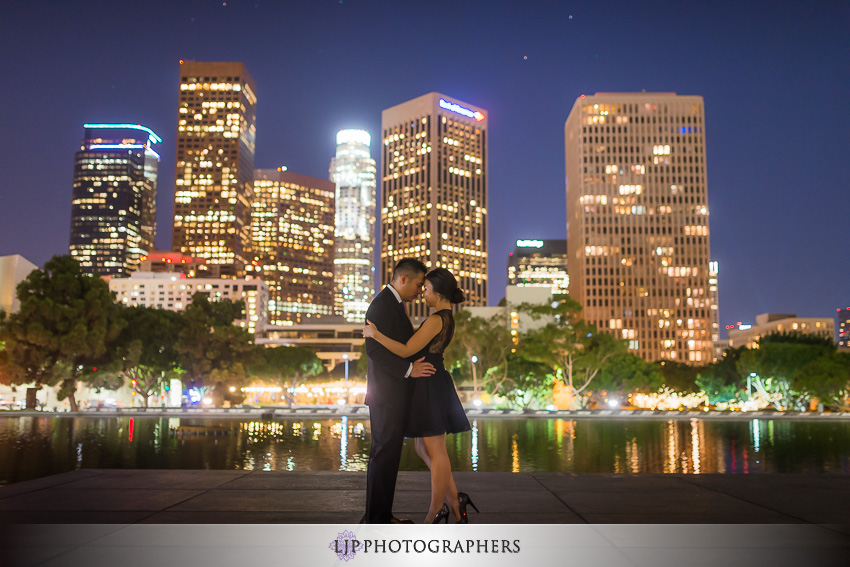 09-beautiful-downtown-los-angeles-engagement-photos_