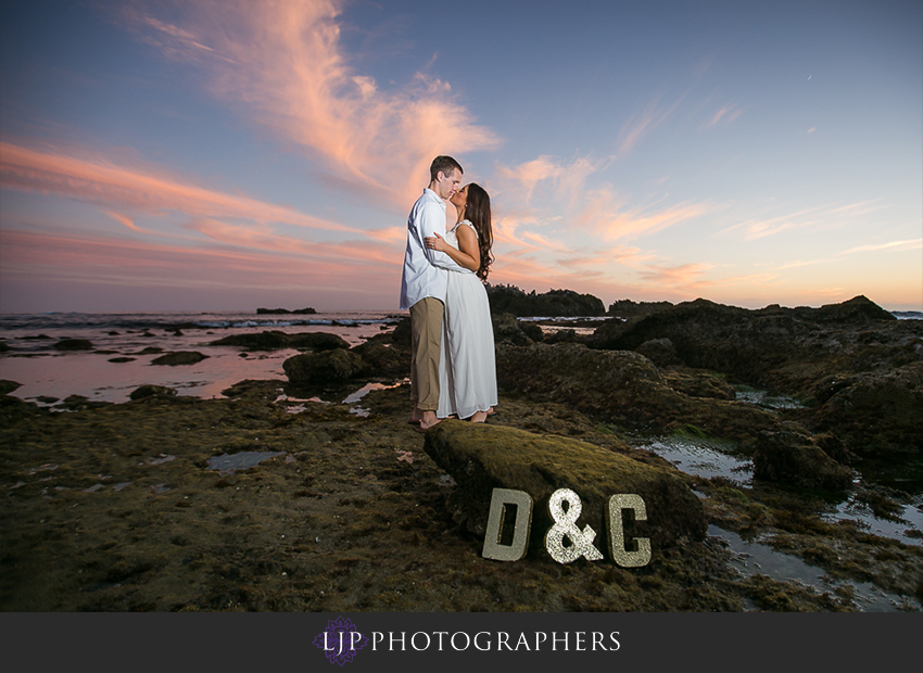 09-beautiful-fall-beach-engagement-photograher
