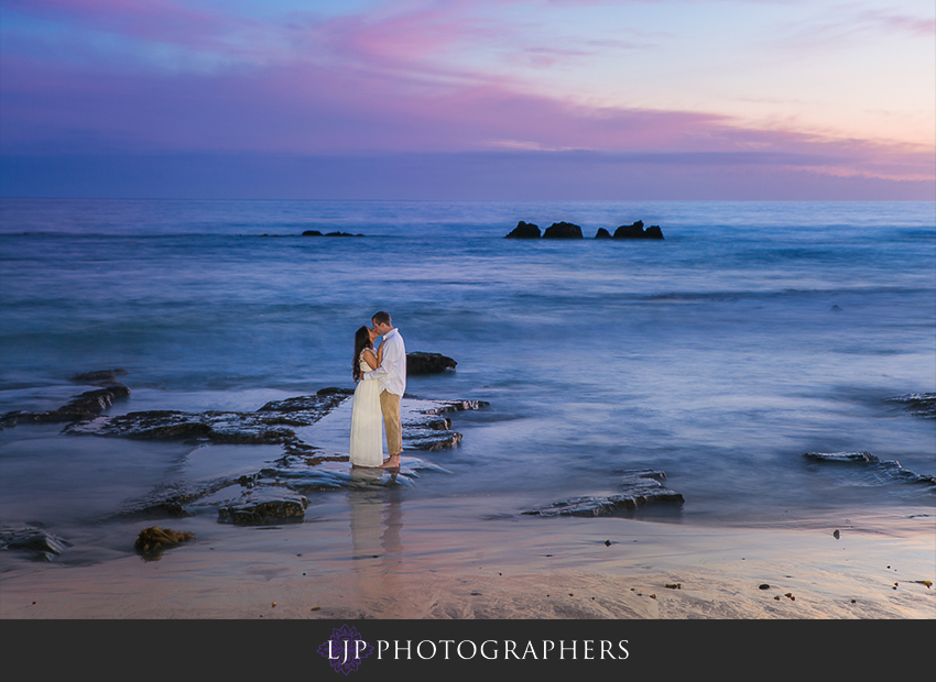 12-beautiful-fall-beach-engagement-photograher