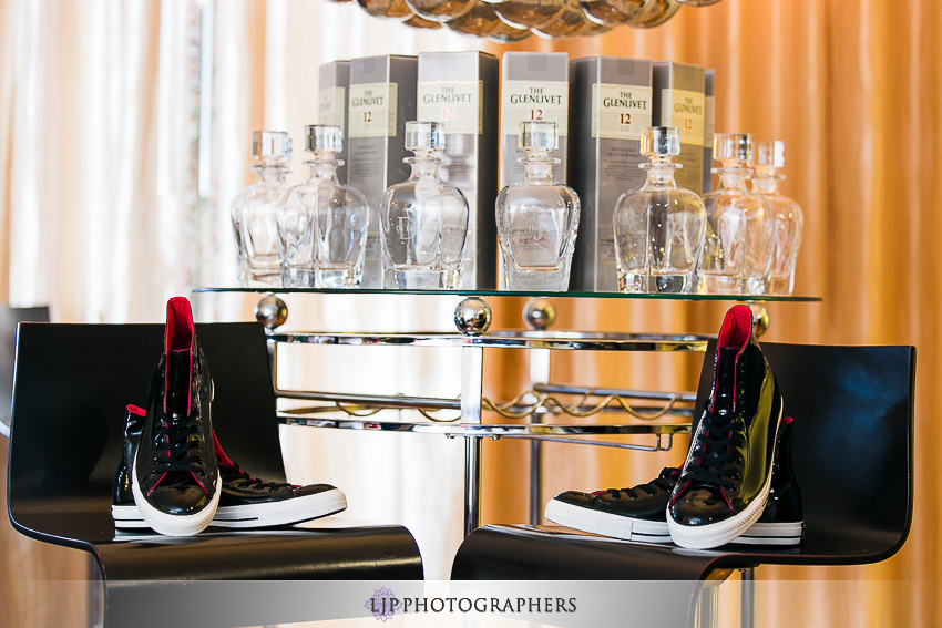 03-avenue-of-the-arts-wyndham-costa-mesa-hotel-wedding-photographer-getting-ready-photos