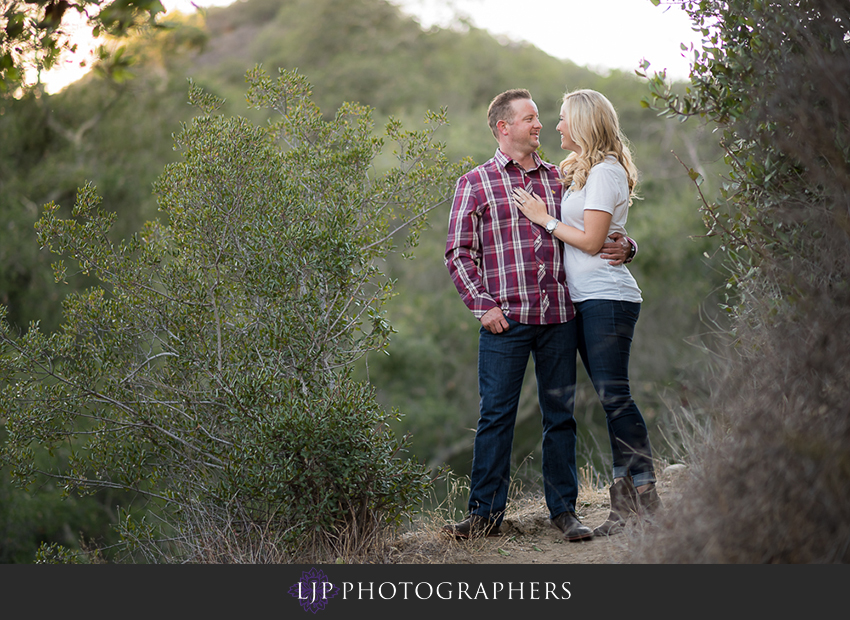 03-camping-theme-engagement-photos