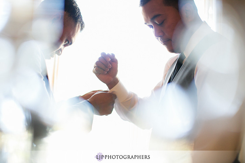 05-avenue-of-the-arts-wyndham-costa-mesa-hotel-wedding-photographer-getting-ready-photos