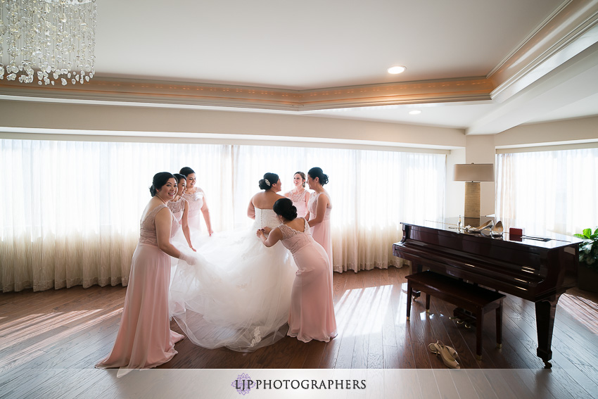 05-the-new-children's-museum-san-diego-wedding-photographer-getting-ready-photos