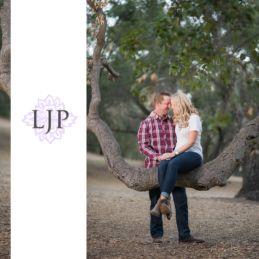 07-camping-theme-engagement-photos