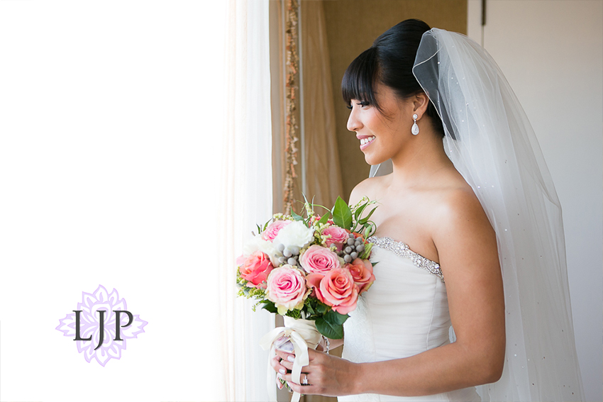 08-avenue-of-the-arts-wyndham-costa-mesa-hotel-wedding-photographer-getting-ready-photos