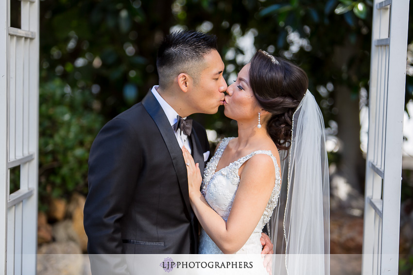 08-vibiana-los-angeles-wedding-photographer-first-look-couple-session-photos