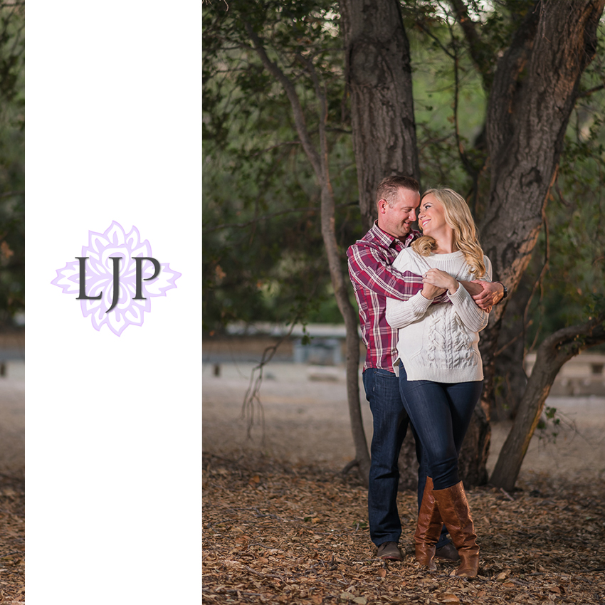 09-camping-theme-engagement-photos