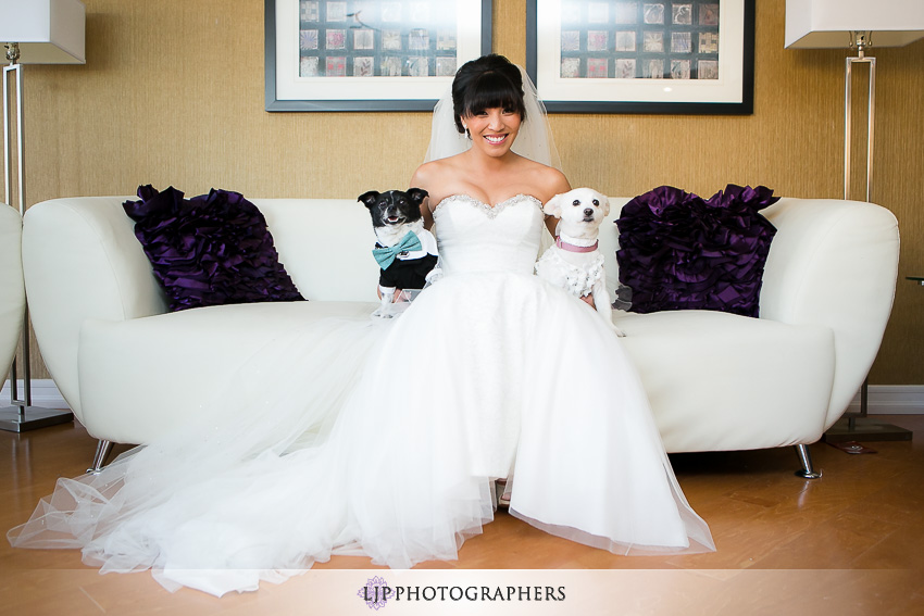 10-avenue-of-the-arts-wyndham-costa-mesa-hotel-wedding-photographer-getting-ready-photos