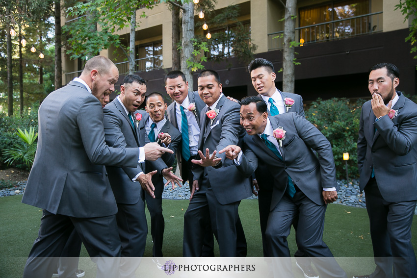 13-avenue-of-the-arts-wyndham-costa-mesa-hotel-wedding-photographer-getting-ready-photos