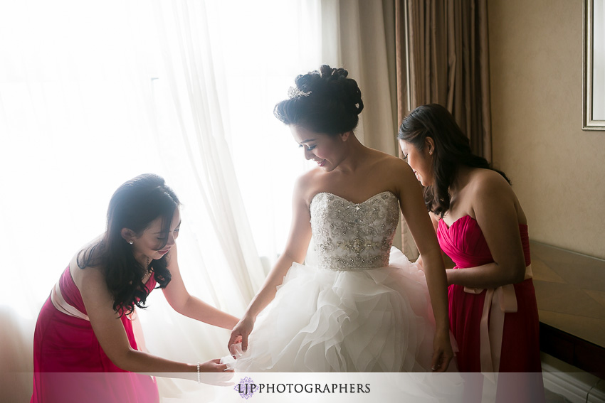 02-hilton-los-angeles-universal-city-wedding-photographer-getting-ready-photos