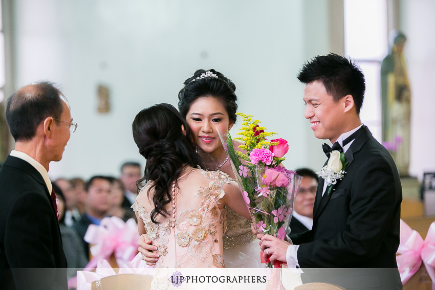 10-hilton-los-angeles-universal-city-wedding-photographer-wedding-ceremony-photos