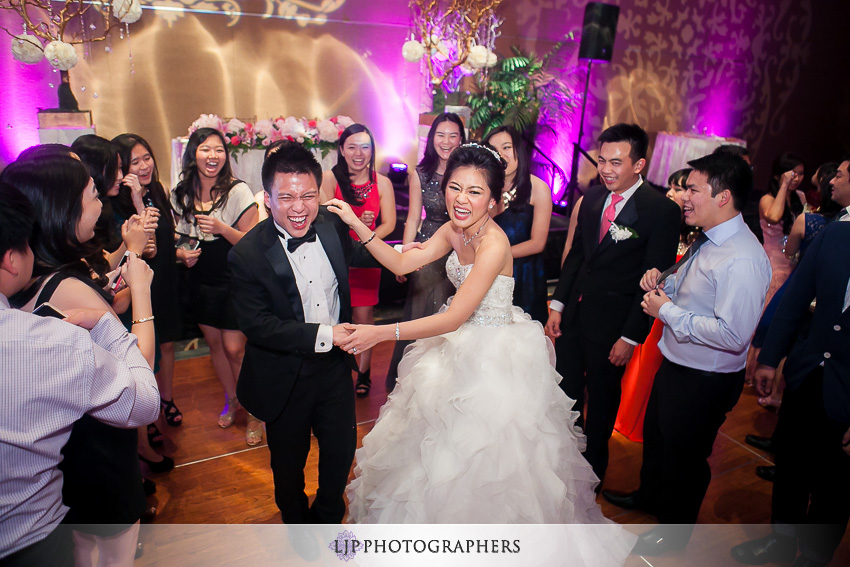20-hilton-los-angeles-universal-city-wedding-photographer-wedding-reception-photos