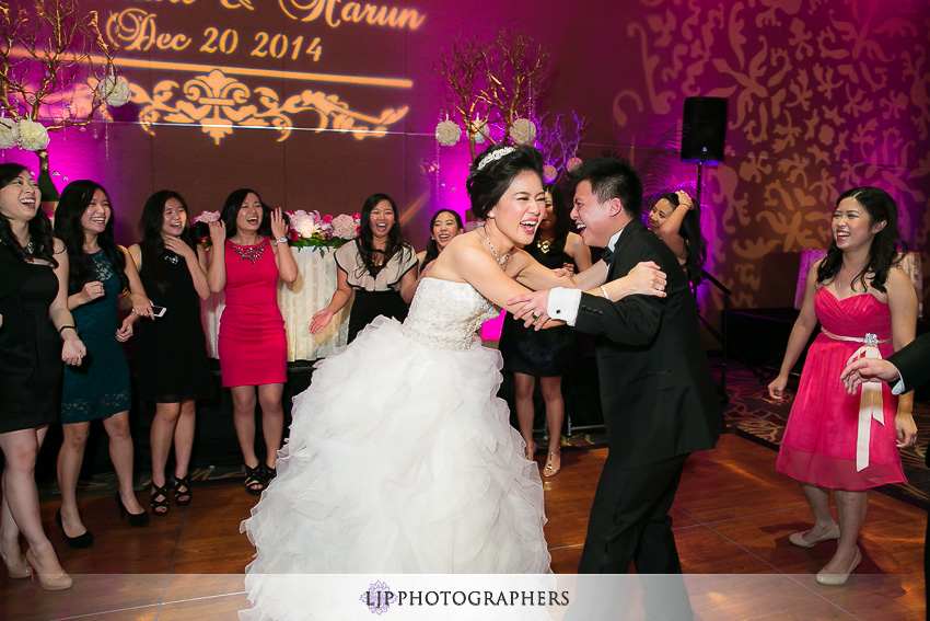 21-hilton-los-angeles-universal-city-wedding-photographer-wedding-reception-photos