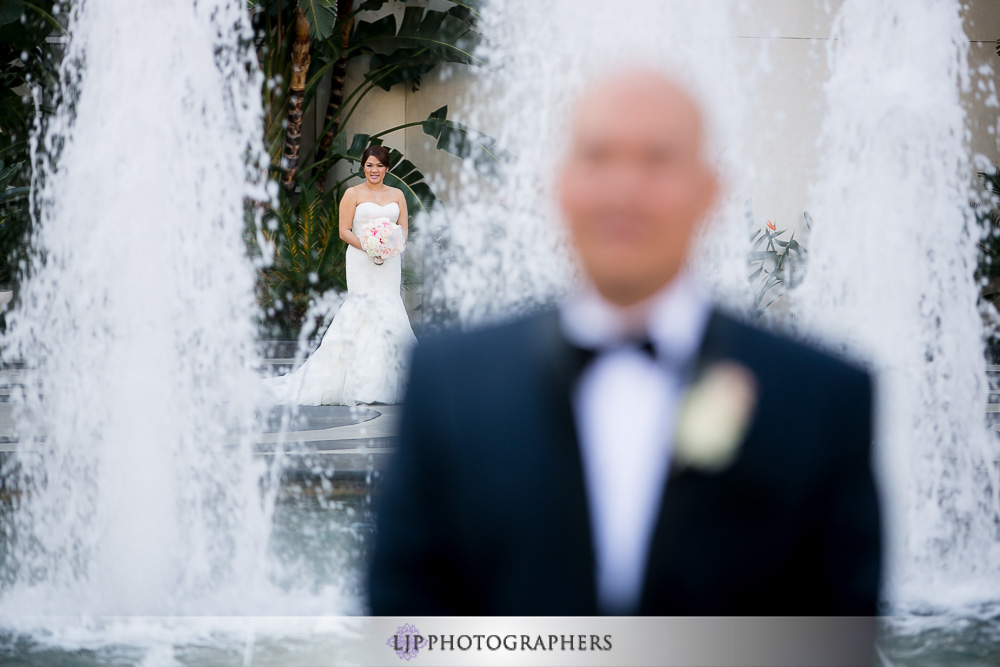 09-the-villa-wedding-photographer-first-look-couple-session-photos