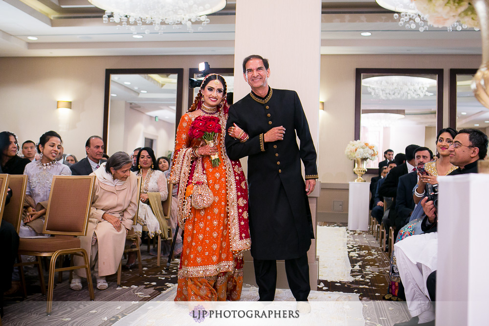 10-anaheim-hilton-indian-wedding-photographer
