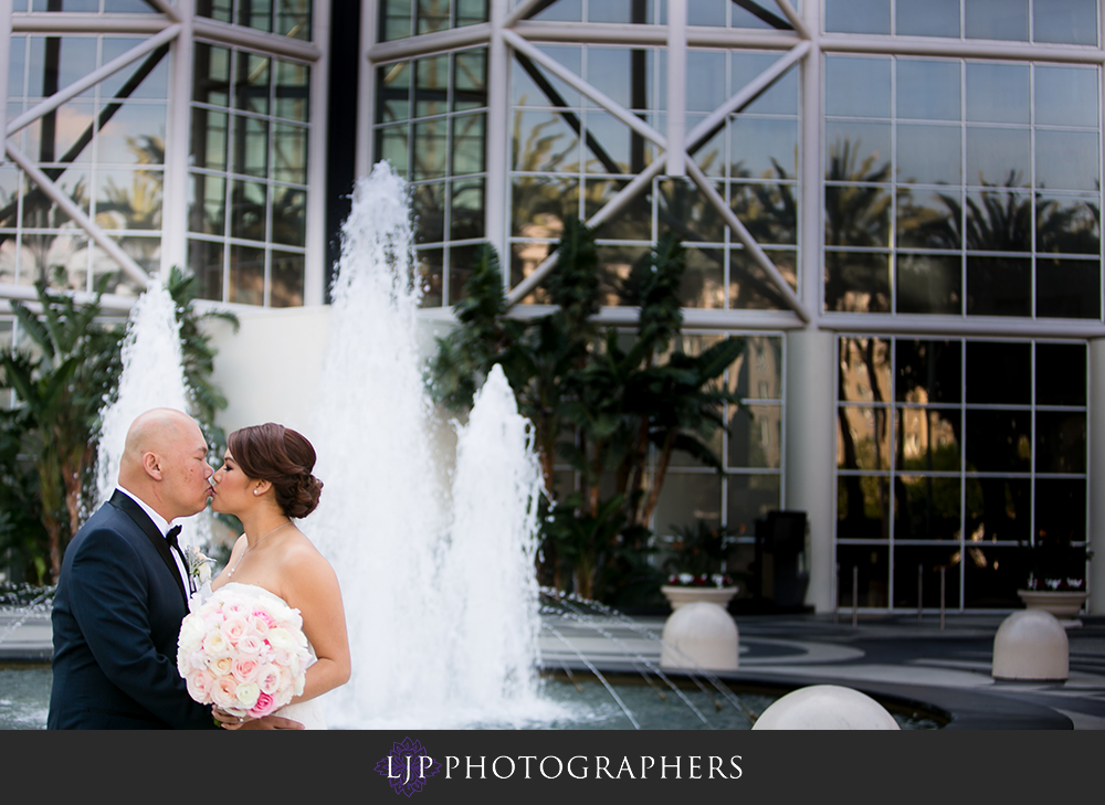 10-the-villa-wedding-photographer-first-look-couple-session-photos