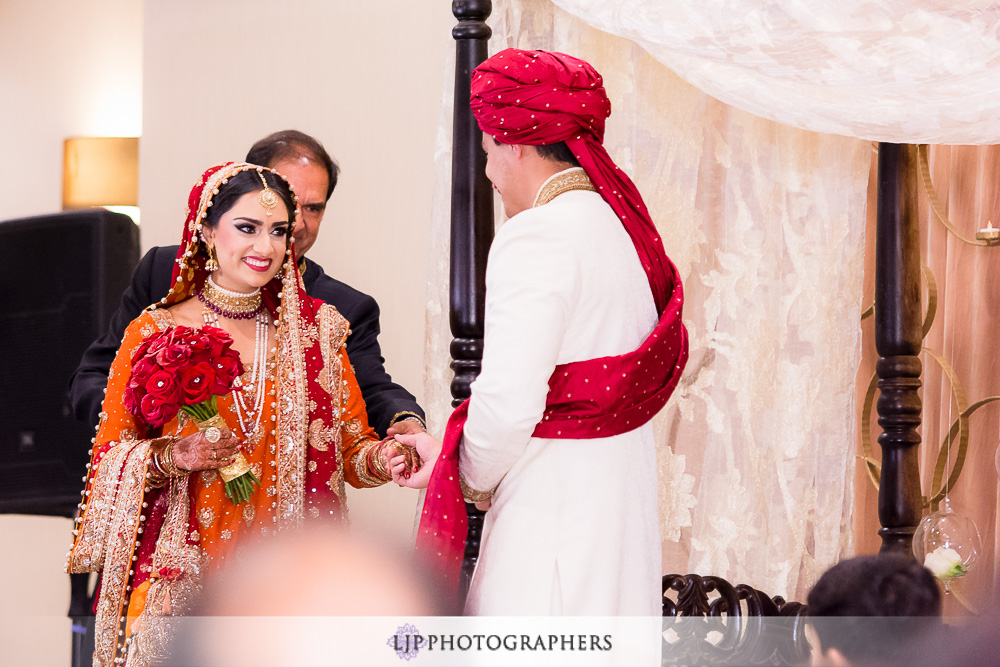 11-anaheim-hilton-indian-wedding-photographer