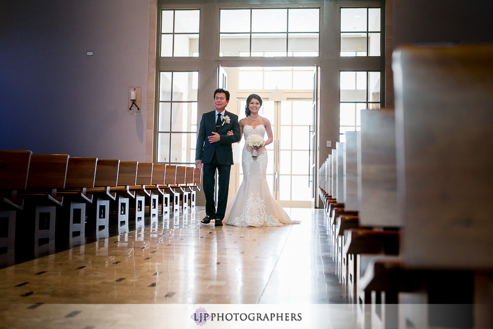 07-our-lady-queen-of-angels-newport-beach-wedding-photographer