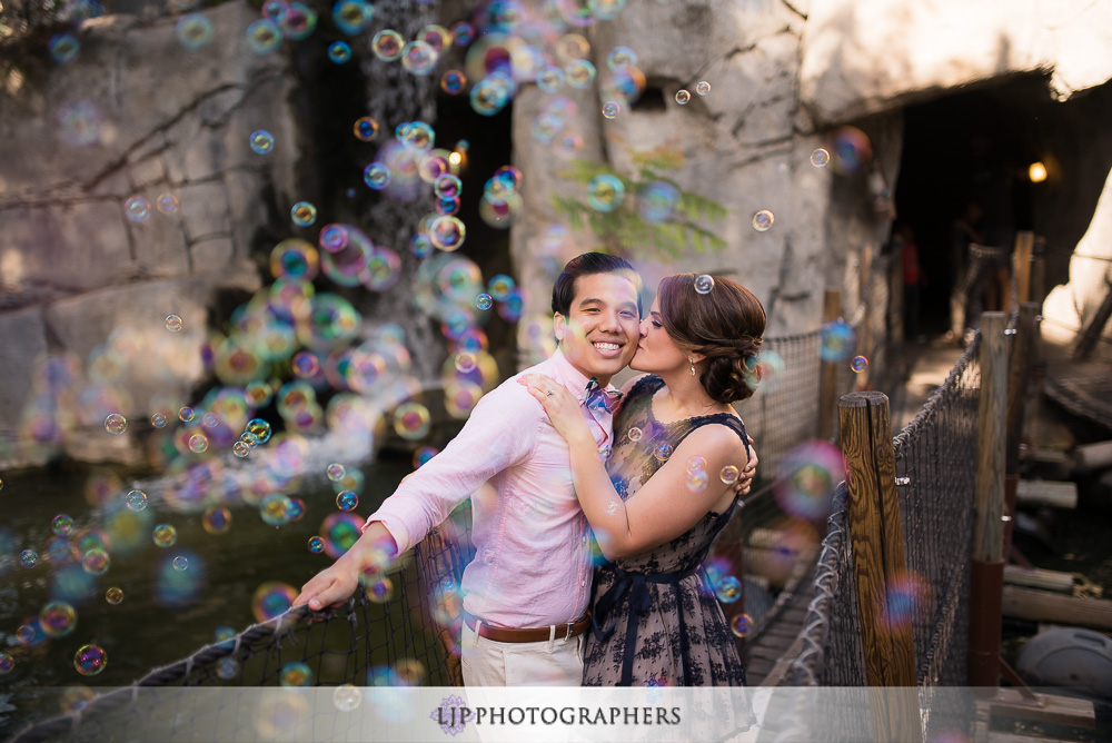 09-knotts-berry-farm-engagement-photographer