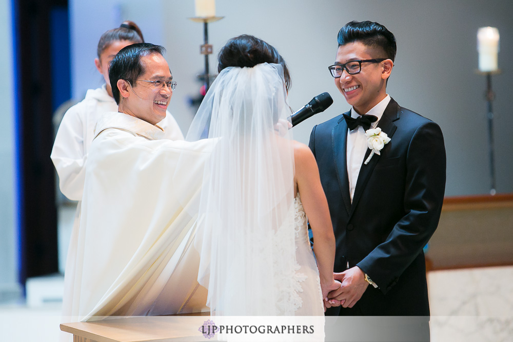 09-our-lady-queen-of-angels-newport-beach-wedding-photographer