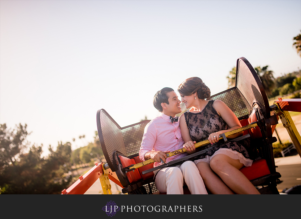 11-knotts-berry-farm-engagement-photographer