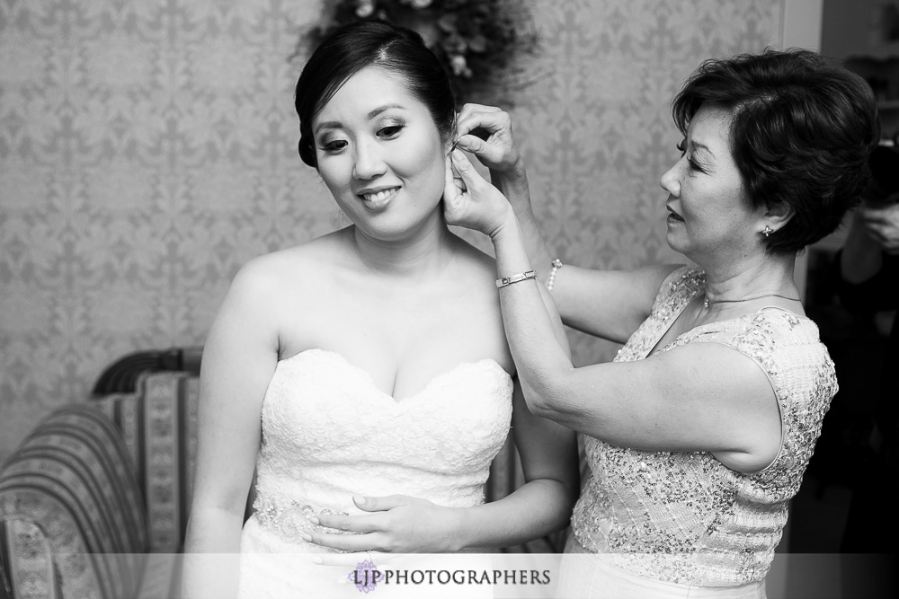 04-camarillo-ranch-house-wedding-photgorapher-getting-ready-photos