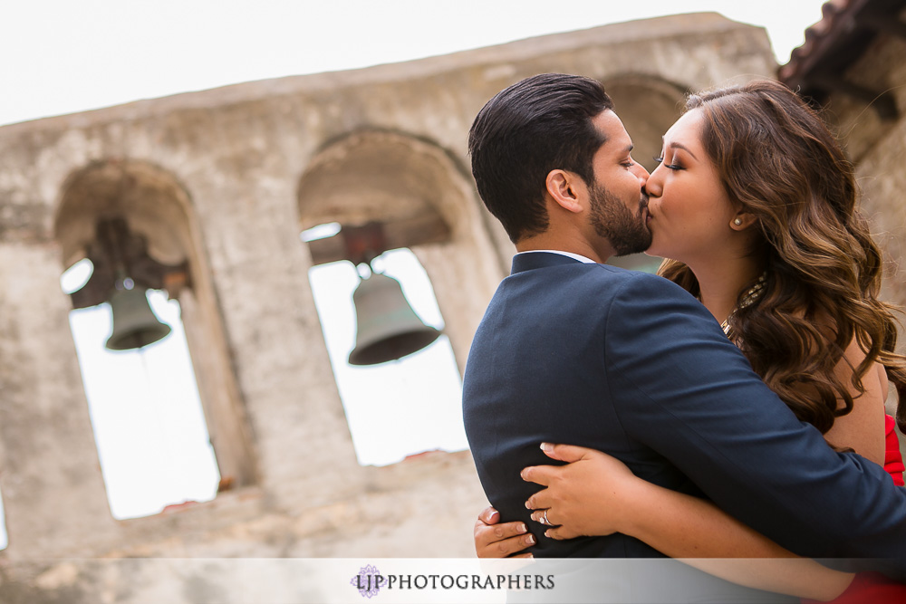 05-mission-san-juan-capistrano-engagement-photogrpaher