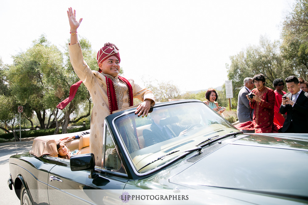 13-padua-hills-indian-wedding-photographer-baraat-wedding-ceremony-photos