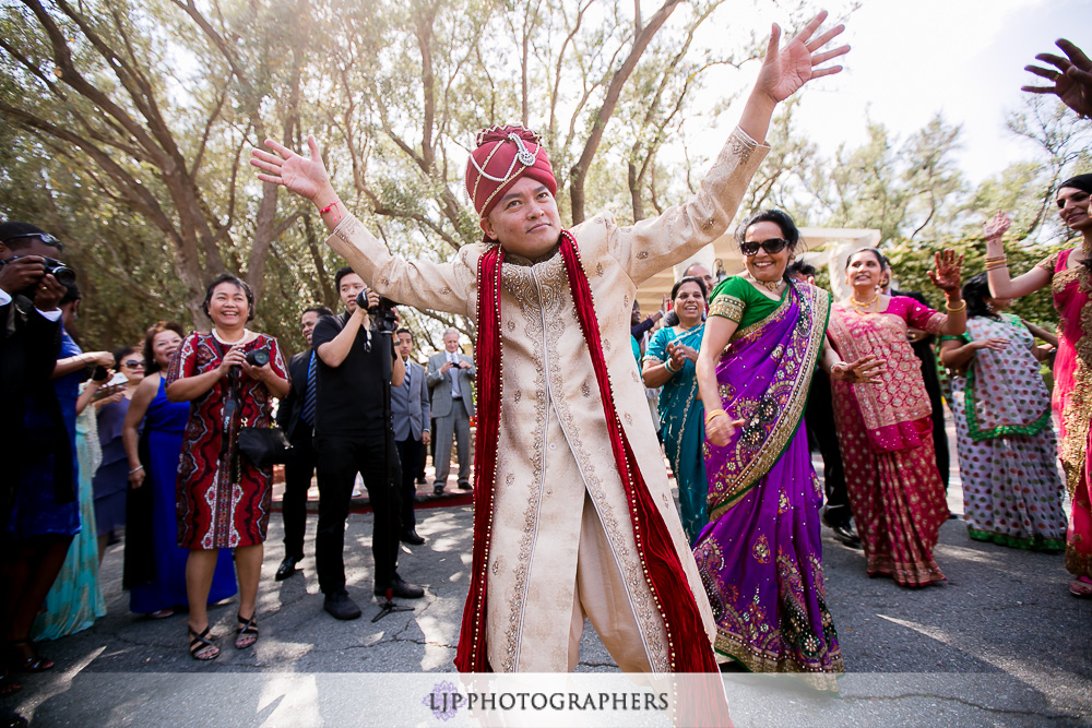 15-padua-hills-indian-wedding-photographer-baraat-wedding-ceremony-photos