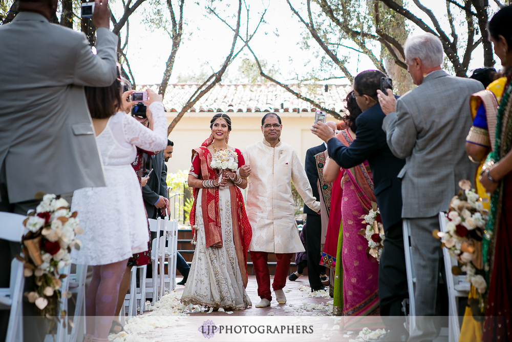 16-padua-hills-indian-wedding-photographer-baraat-wedding-ceremony-photos