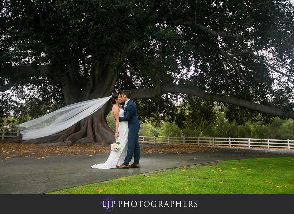 19-camarillo-ranch-house-wedding-photgorapher-first-look-wedding-party-couple-session-photos