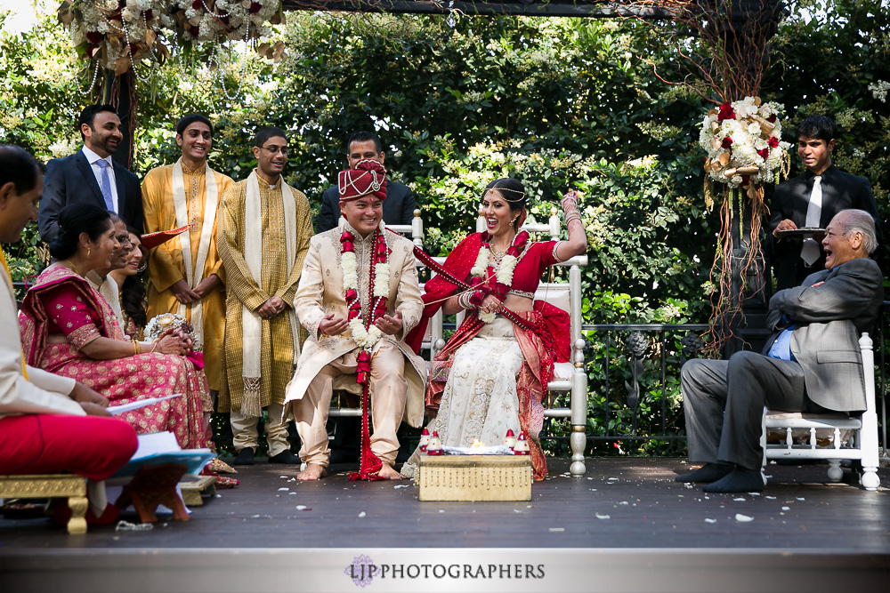 19-padua-hills-indian-wedding-photographer-baraat-wedding-ceremony-photos