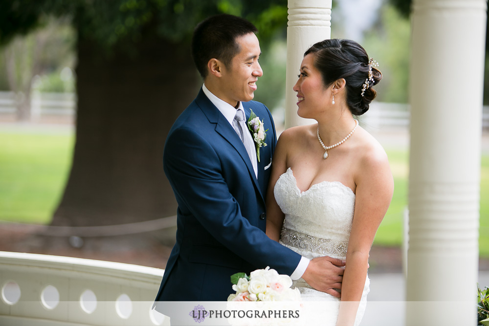 21-camarillo-ranch-house-wedding-photgorapher-first-look-wedding-party-couple-session-photos