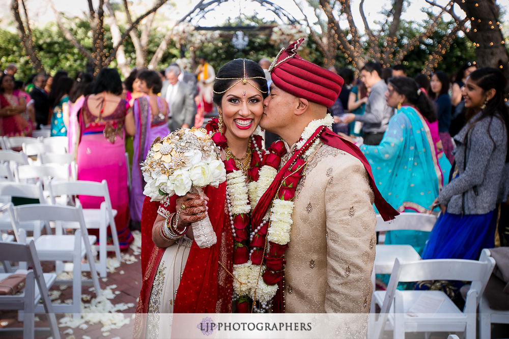 22-padua-hills-indian-wedding-photographer-baraat-wedding-ceremony-photos